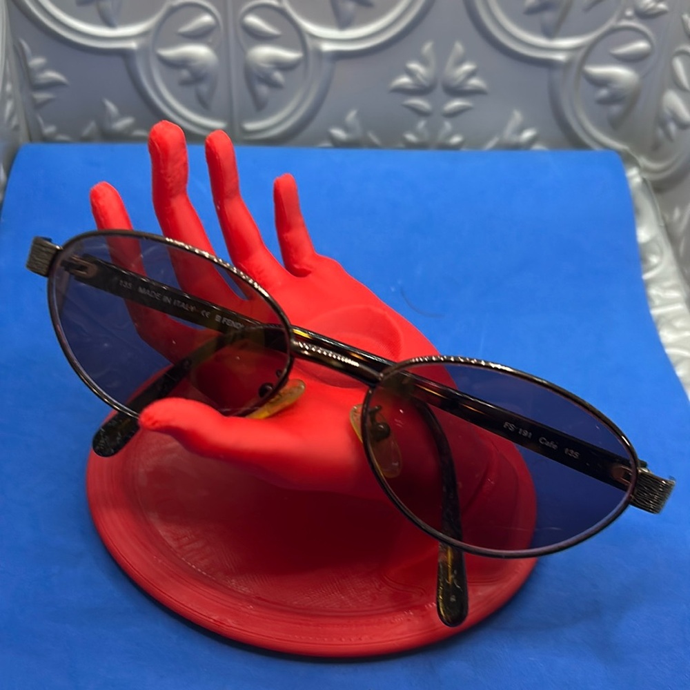 Fantastic Fendi Sunglasses lenses need to be‎ replaced preowned